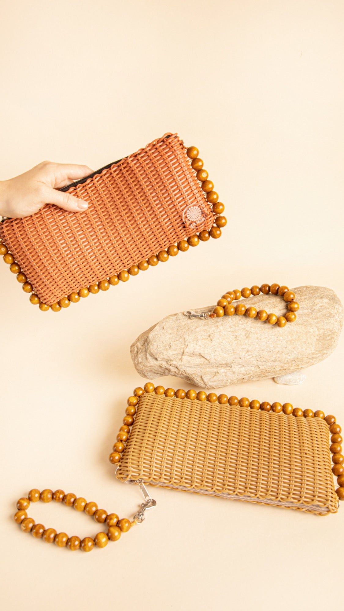 Unisex wristlet with removable handle