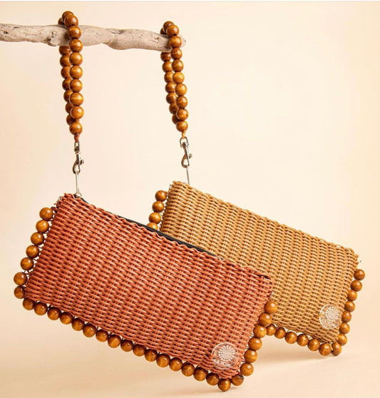 Unisex wristlet with removable handle